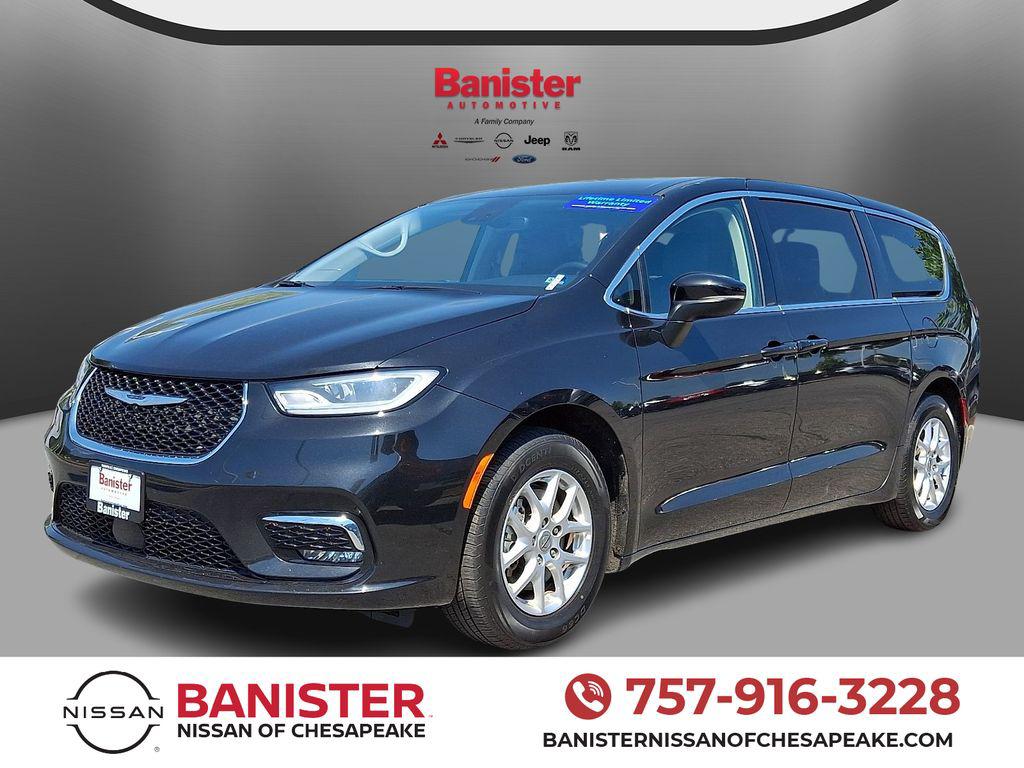 2023 Chrysler Pacifica Touring L's photo