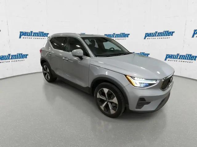 2025 Volvo XC40 B5 Core Bright Theme