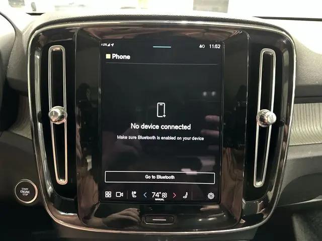 2025 Volvo XC40 B5 Core Bright Theme