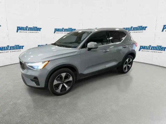 2025 Volvo XC40 B5 Core Bright Theme