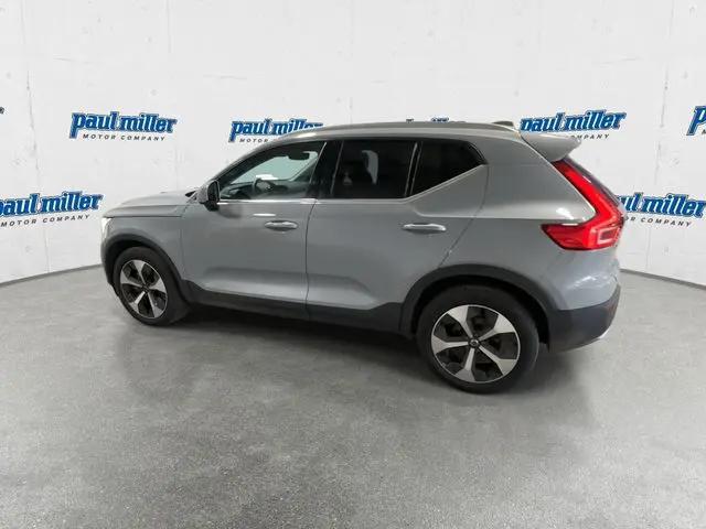 2025 Volvo XC40 B5 Core Bright Theme