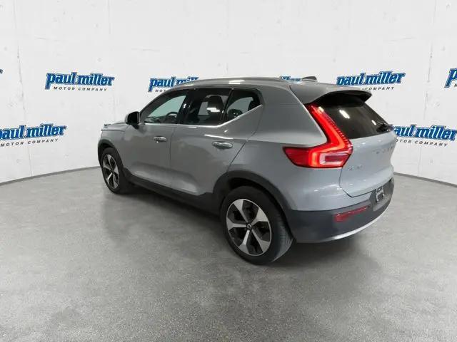 2025 Volvo XC40 B5 Core Bright Theme