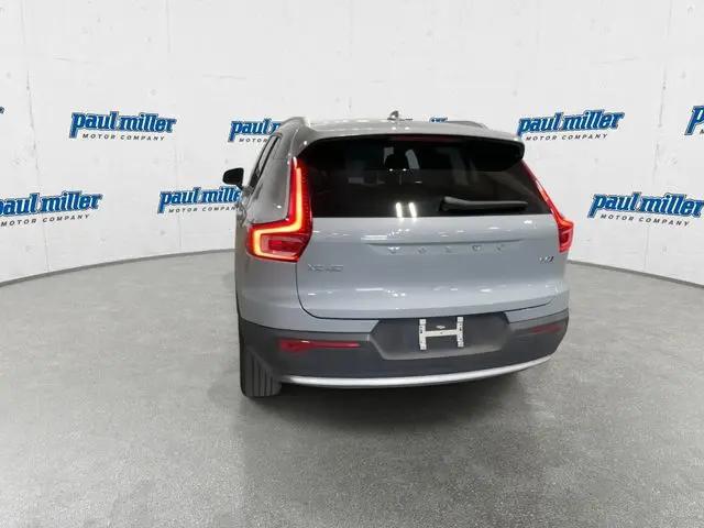 2025 Volvo XC40 B5 Core Bright Theme