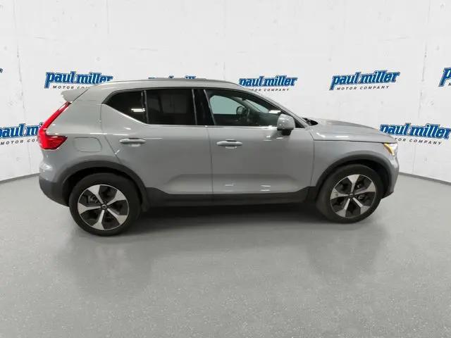 2025 Volvo XC40 B5 Core Bright Theme