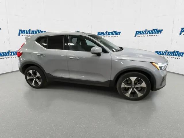 2025 Volvo XC40 B5 Core Bright Theme