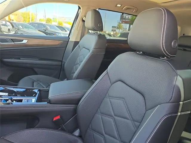 2026 Volkswagen Atlas SE with Technology