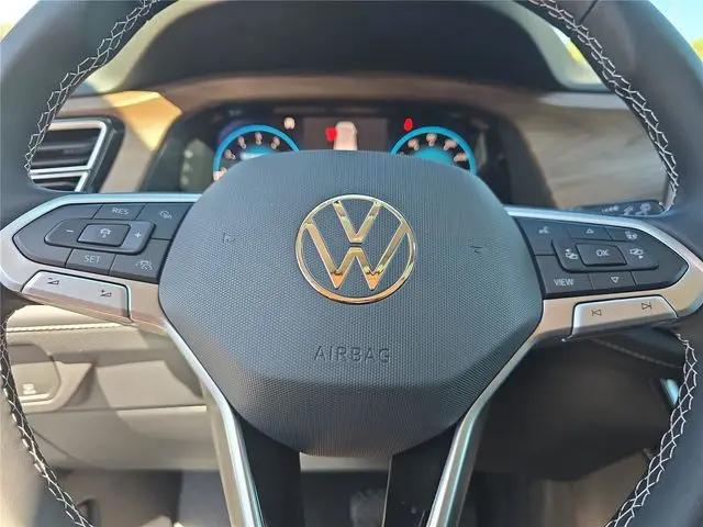 2026 Volkswagen Atlas SE with Technology