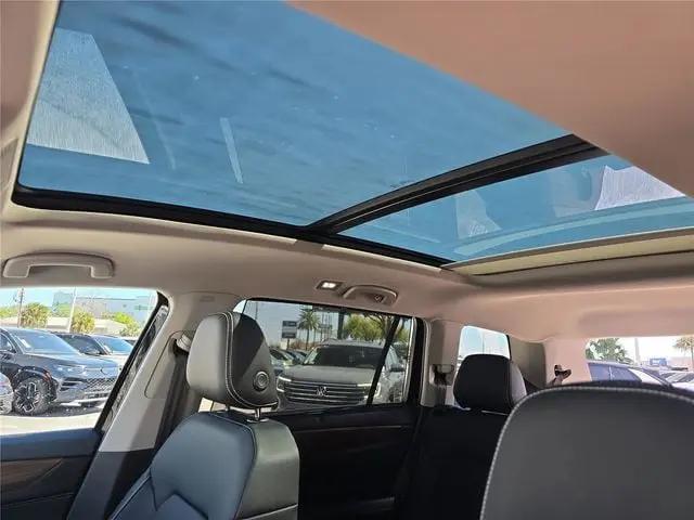 2026 Volkswagen Atlas SE with Technology