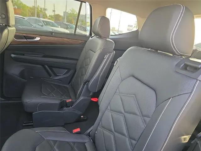 2026 Volkswagen Atlas SE with Technology
