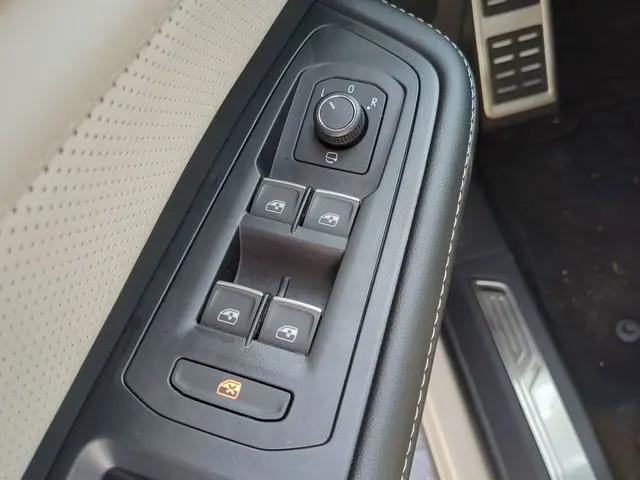 2026 Volkswagen Atlas Cross Sport SEL Premium R-Line