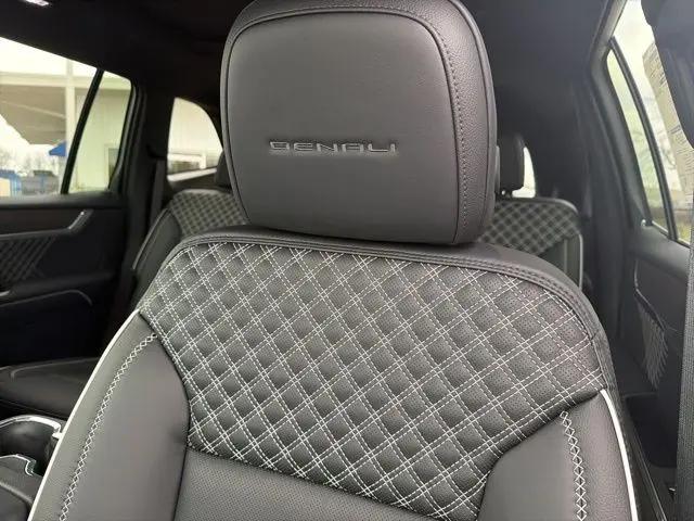 2026 GMC Acadia Denali AWD