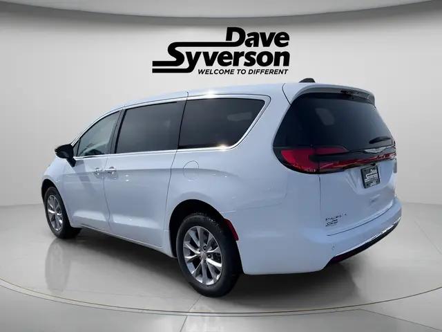 2026 Chrysler Pacifica Select AWD