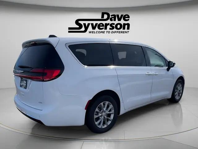 2026 Chrysler Pacifica Select AWD