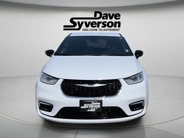 2026 Chrysler Pacifica Select AWD