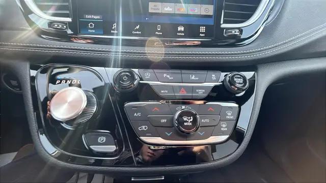 2026 Chrysler Pacifica Select AWD