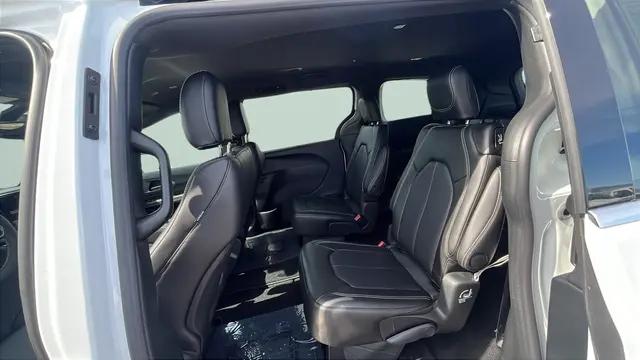 2026 Chrysler Pacifica Select AWD