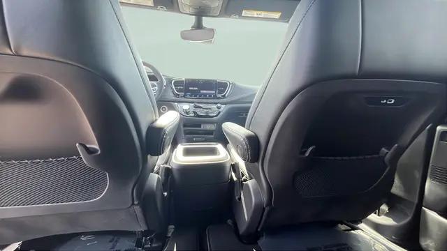 2026 Chrysler Pacifica Select AWD