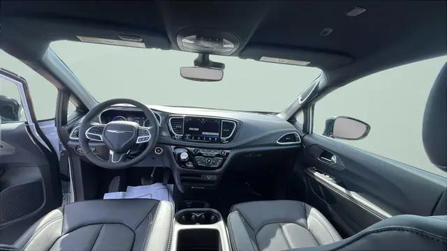 2026 Chrysler Pacifica Select AWD