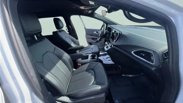 2026 Chrysler Pacifica Select AWD