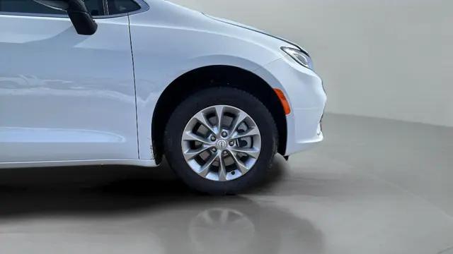 2026 Chrysler Pacifica Select AWD