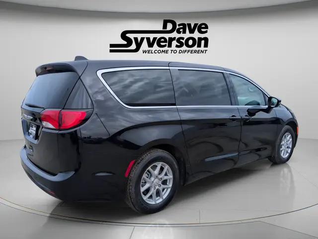2026 Chrysler Voyager LX