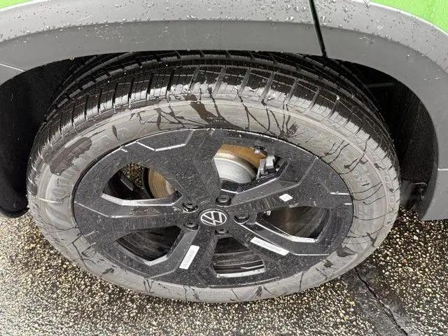 2026 Volkswagen Taos SE Black