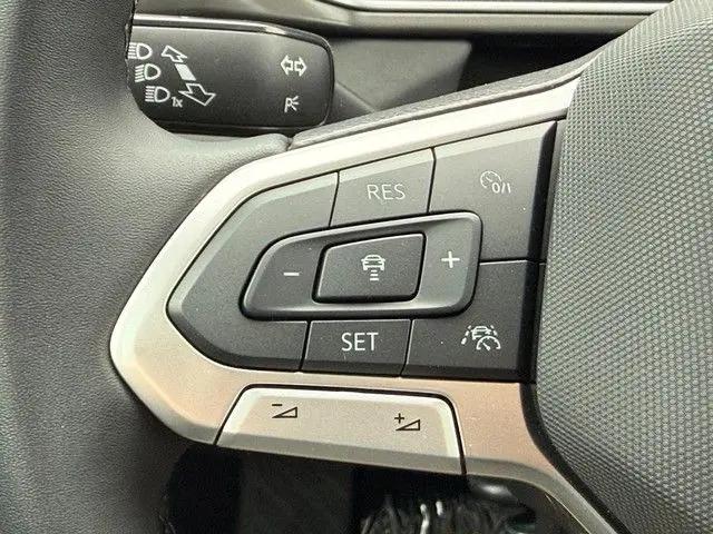 2026 Volkswagen Taos SE Black