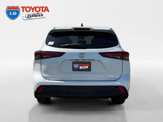 2024 Toyota Highlander LE