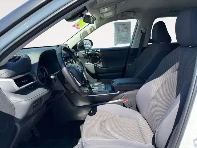 2024 Toyota Highlander LE