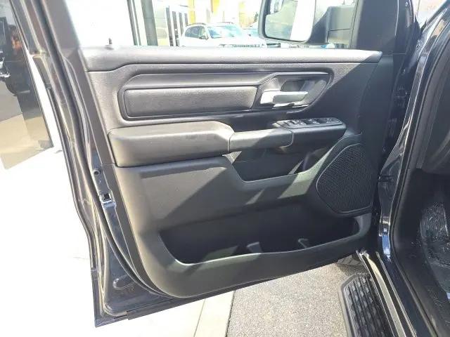 2026 Ram 1500 Express Crew Cab 4x4 5'7" Box