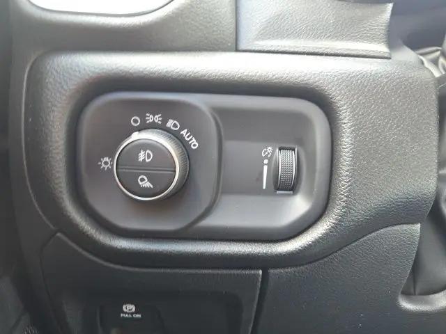 2026 Ram 1500 Express Crew Cab 4x4 5'7" Box