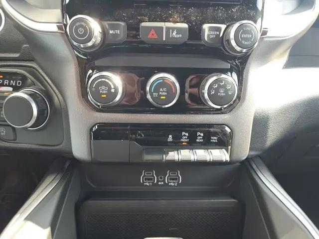 2026 Ram 1500 Express Crew Cab 4x4 5'7" Box