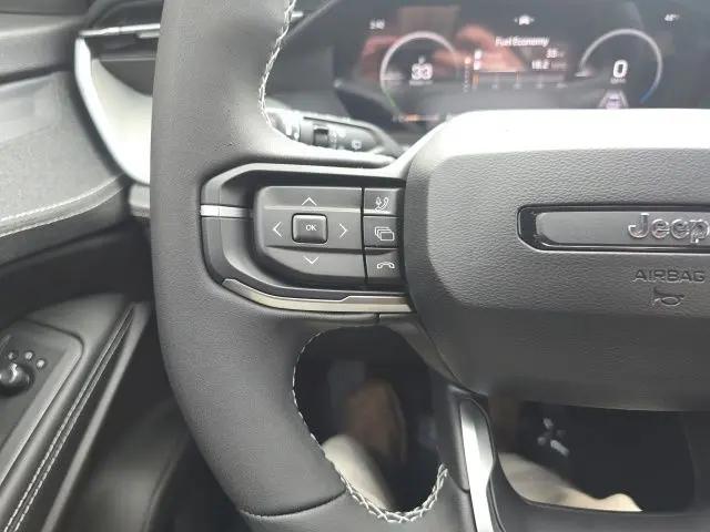 2026 Jeep Cherokee Laredo 4x4