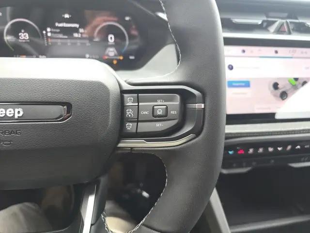 2026 Jeep Cherokee Laredo 4x4