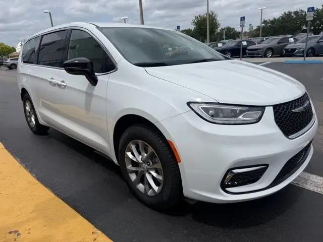 2026 Chrysler Pacifica Select AWD