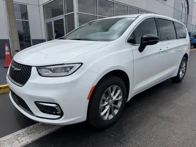 2026 Chrysler Pacifica Select AWD