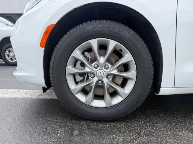2026 Chrysler Pacifica Select AWD