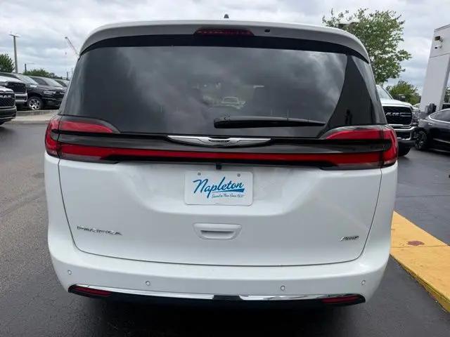 2026 Chrysler Pacifica Select AWD