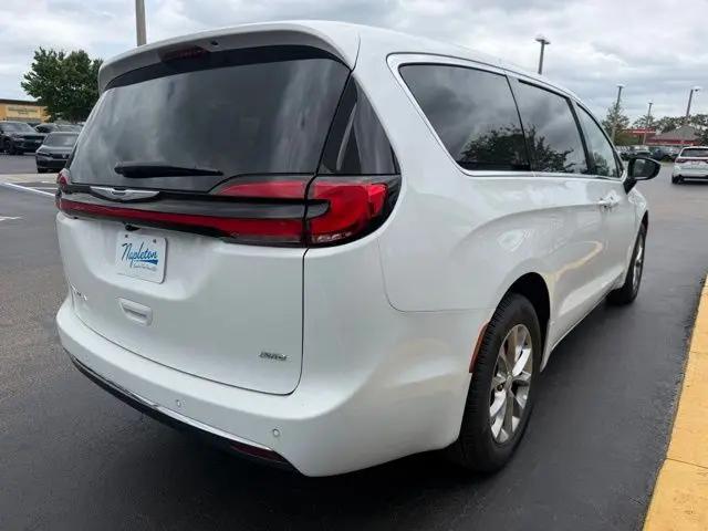 2026 Chrysler Pacifica Select AWD