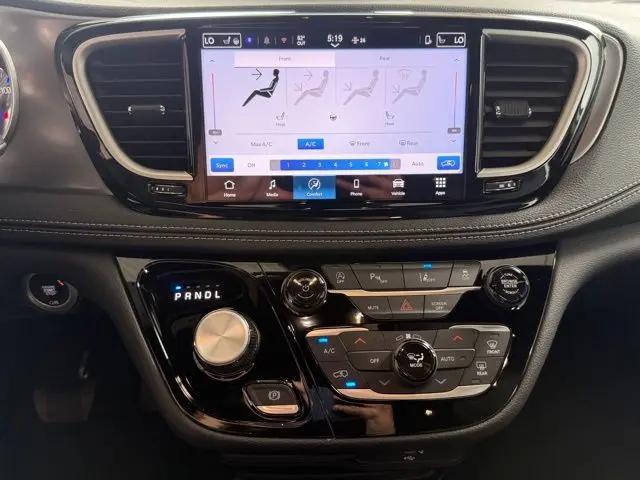 2026 Chrysler Pacifica Select AWD