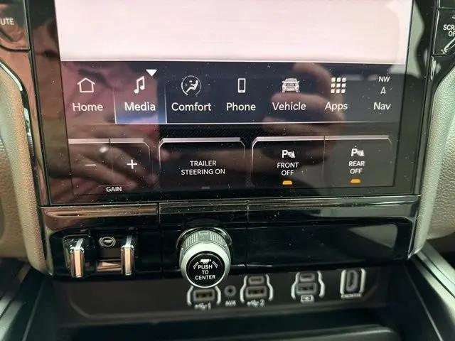 2026 Ram 1500 Laramie Crew Cab 4x4 5'7" Box