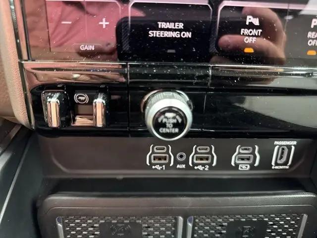 2026 Ram 1500 Laramie Crew Cab 4x4 5'7" Box