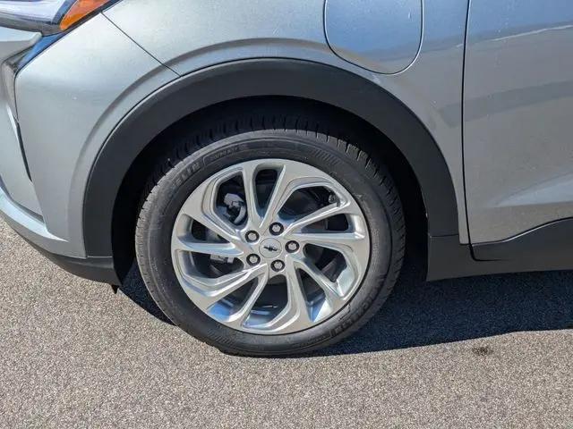 2027 Chevrolet Bolt LT FWD