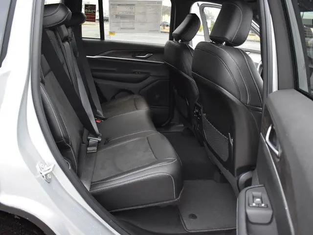 2026 Jeep Grand Cherokee Altitude 4x4