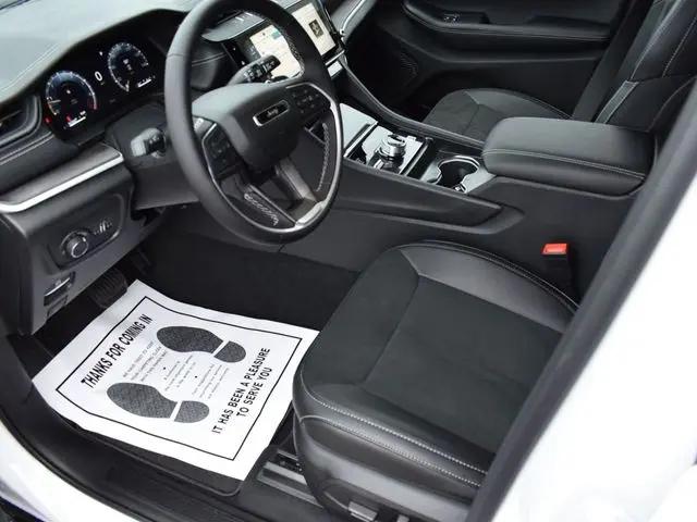 2026 Jeep Grand Cherokee Altitude 4x4