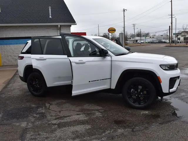 2026 Jeep Grand Cherokee Altitude 4x4