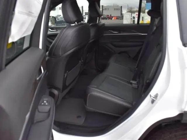 2026 Jeep Grand Cherokee Altitude 4x4