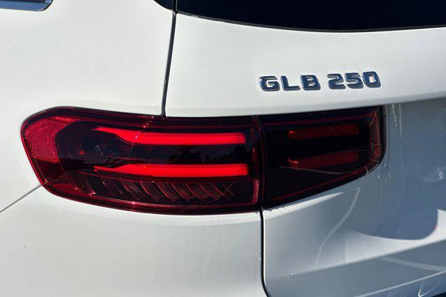 2026 Mercedes-Benz GLB 250