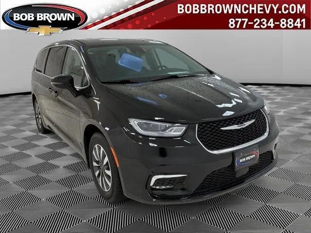2024 Chrysler Pacifica Hybrid Select for sale in Urbandale, IA