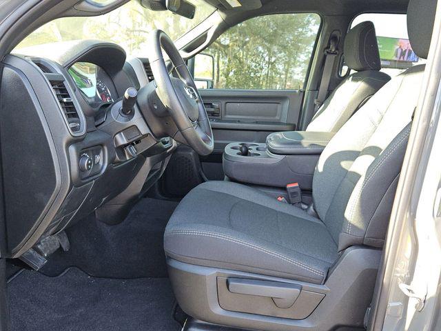 2026 RAM Ram 2500 RAM 2500 BLACK EXPRESS CREW CAB 4X4 64 BOX